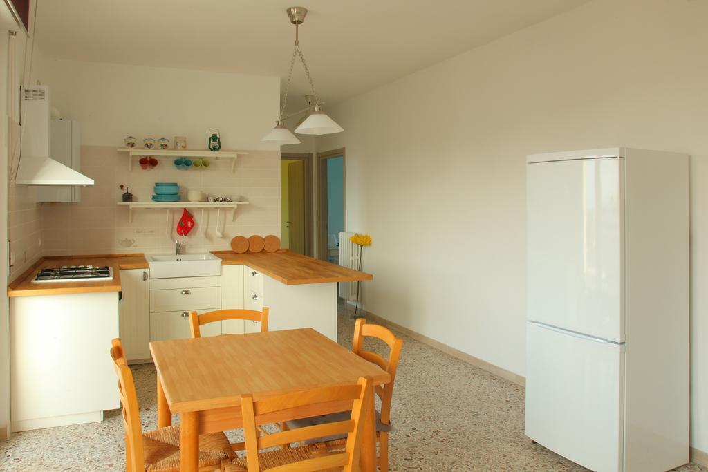 Summer And Winter Apartment Pescara Room photo